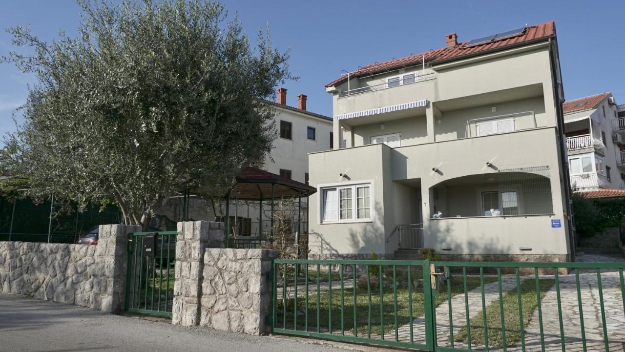 Apartments Bestak Krk Town Exterior photo